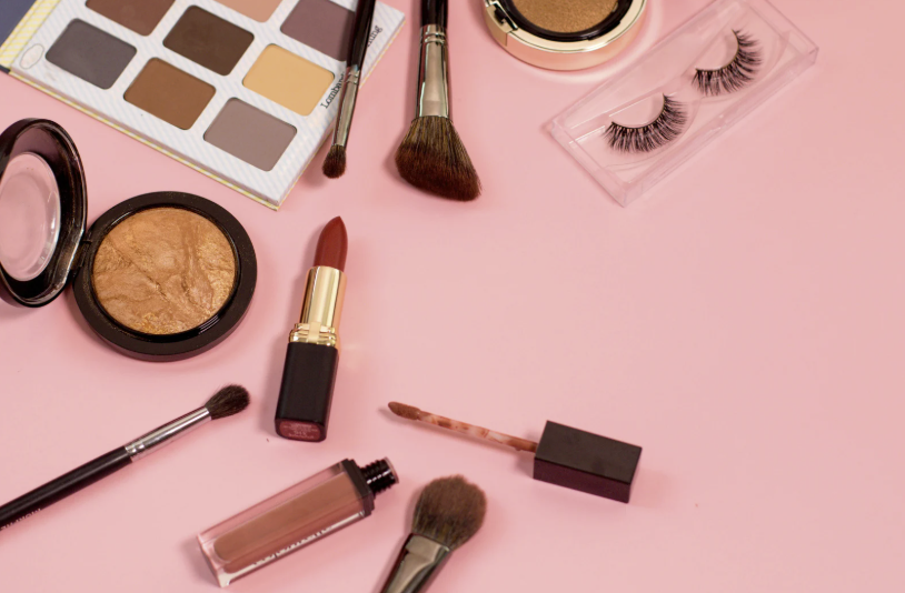 鼻整形後のメイク再開はいつから？施術別タイミングと注意点を徹底解説